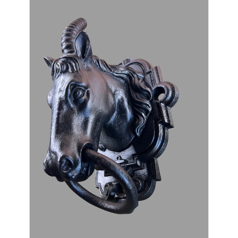 Grande attache murale équestre – Tête de cheval en fonte signée Camion Frères – Fin du XIXᵉ siècle