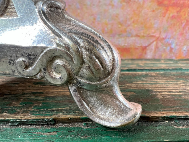 Paire de Chandeliers d’Autel en Métal Argenté – France, XIXᵉ Siècle