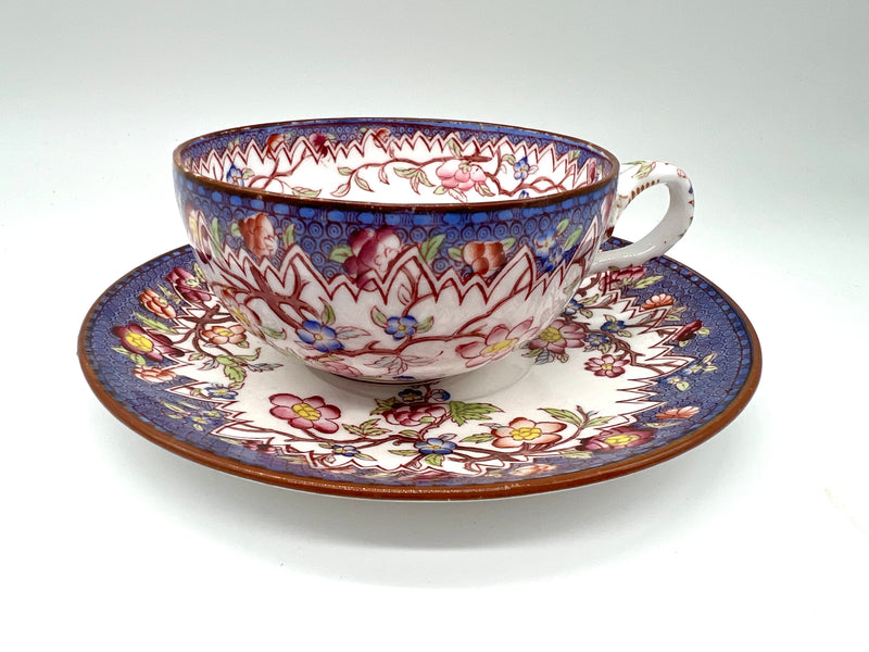 Tasse à thé et sa soucoupe – Manufacture de Sarreguemines (Utzschneider & Cie) – Décor Imari – Vers 1880