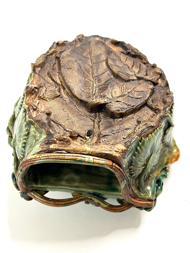 Jardinière Murale en Barbotine – Feuille, Oiseau & Scarabée – France, Fin XIXᵉ