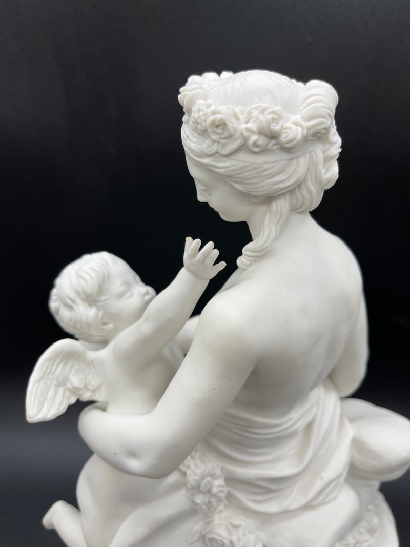 Grand statue en biscuit de Sevres Psyché et Cupidon