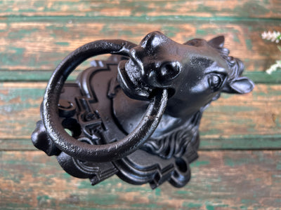 Grande attache murale équestre – Tête de cheval en fonte signée Camion Frères – Fin du XIXᵉ siècle