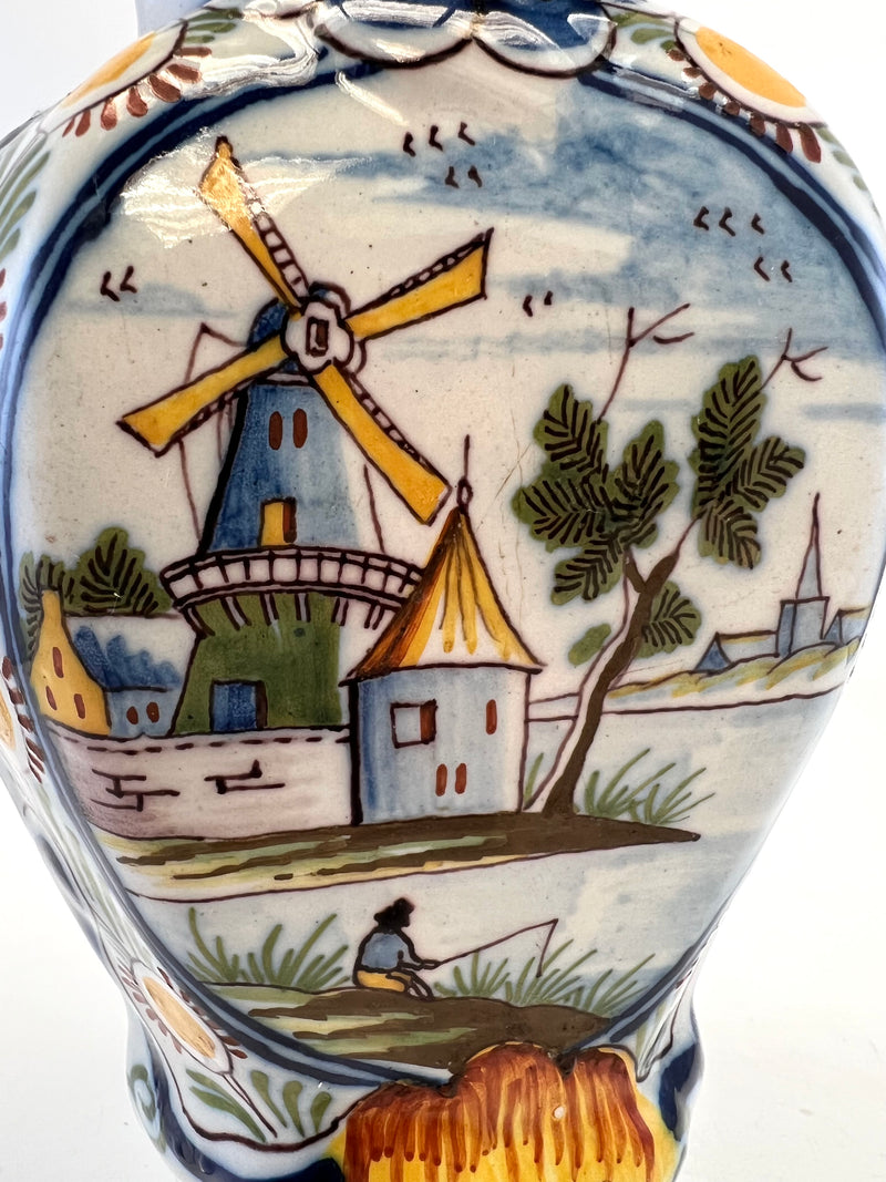 Pot couvert vase potiche faïence Delft oiseau perroquet fleurs décor au moulin XIXè siècle