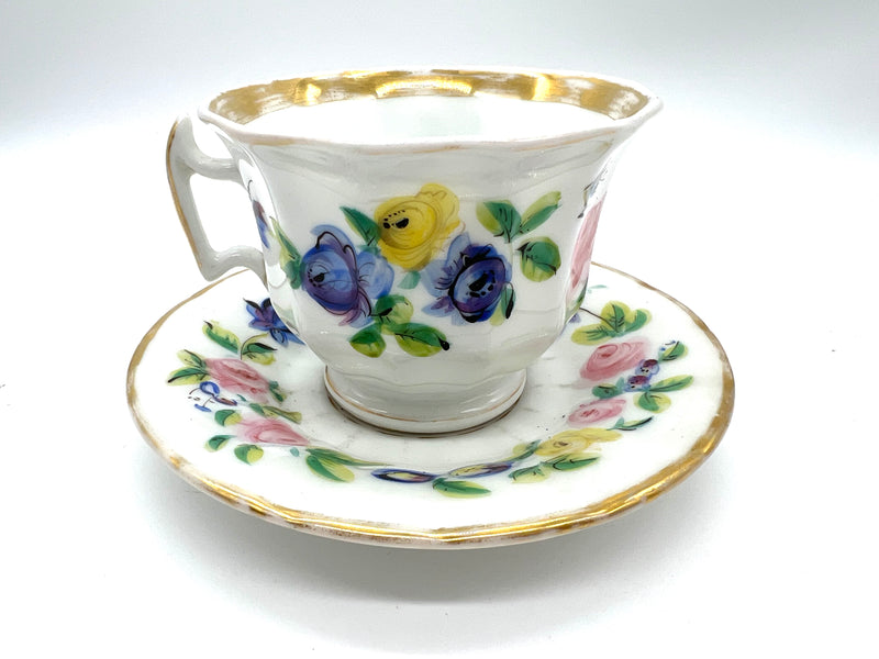 Tasse et soucoupe en porcelaine de Paris – Époque Louis-Philippe – Décor floral et dorure