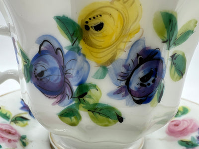 Tasse et soucoupe en porcelaine de Paris – Époque Louis-Philippe – Décor floral et dorure