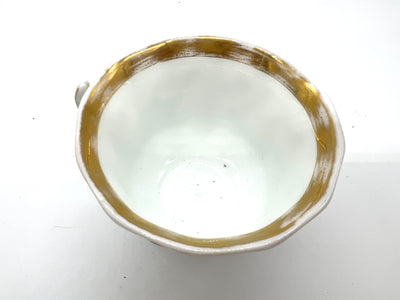 Tasse et soucoupe en porcelaine de Paris – Époque Louis-Philippe – Décor floral et dorure
