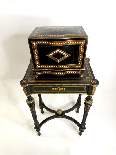 Un trésor impérial cave à liqueur Napoléon III signée Baccarat avec table apparat Chateau Français