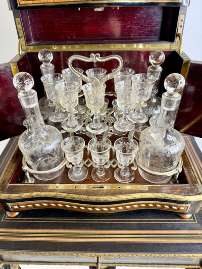 Un trésor impérial cave à liqueur Napoléon III signée Baccarat avec table apparat Chateau Français