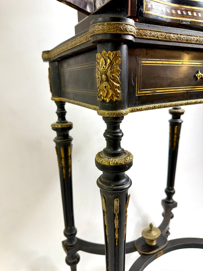 Un trésor impérial cave à liqueur Napoléon III signée Baccarat avec table apparat Chateau Français