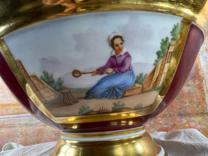 Coupe en porcelaine de Paris, XIXe siècle – Décor champêtre peint à la main et rehauts d’or