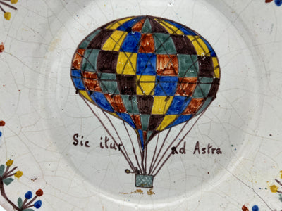 Ancienne assiette montgolfiere ballon en faience Auxerre 19ème