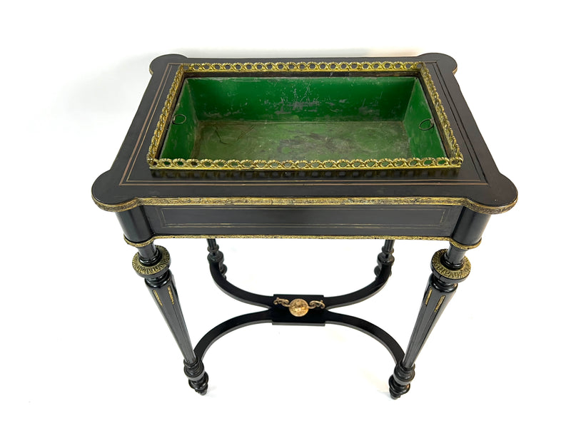 Jardinière d’époque Napoléon III en bois noirci et bronzes dorés – Provenance château de Bourgogne