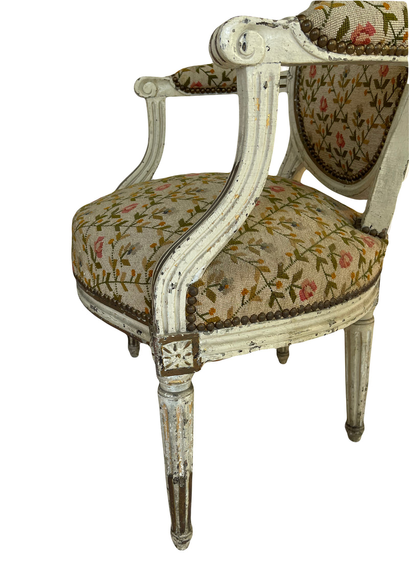 Paire de Fauteuils Époque Louis XVI en Bois Naturel Laqué Crème