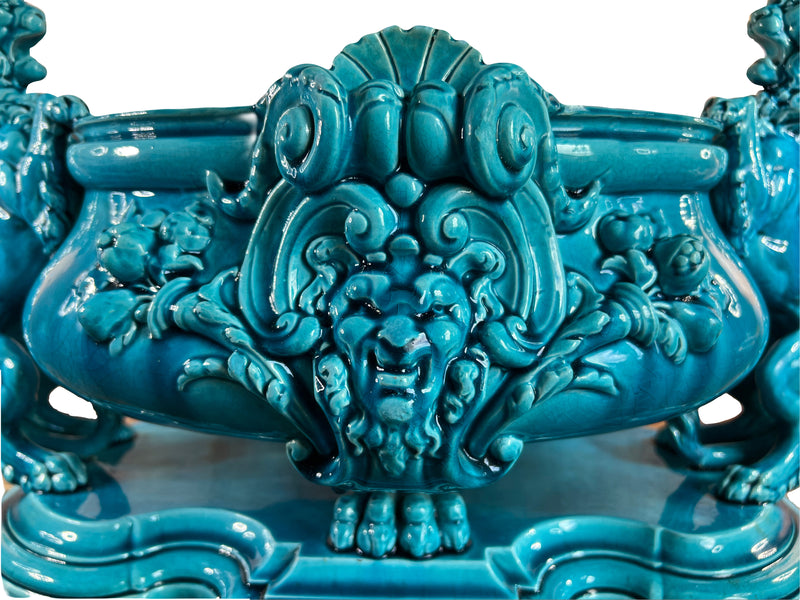 Grand centre de table en faïence de Jules Vieillard à Bordeaux, XIXᵉ siècle