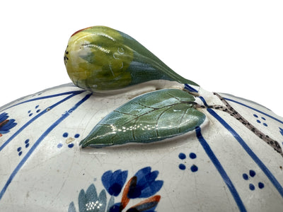 Soupière ancienne en faïence française décor floral XIXe, avec couvercle