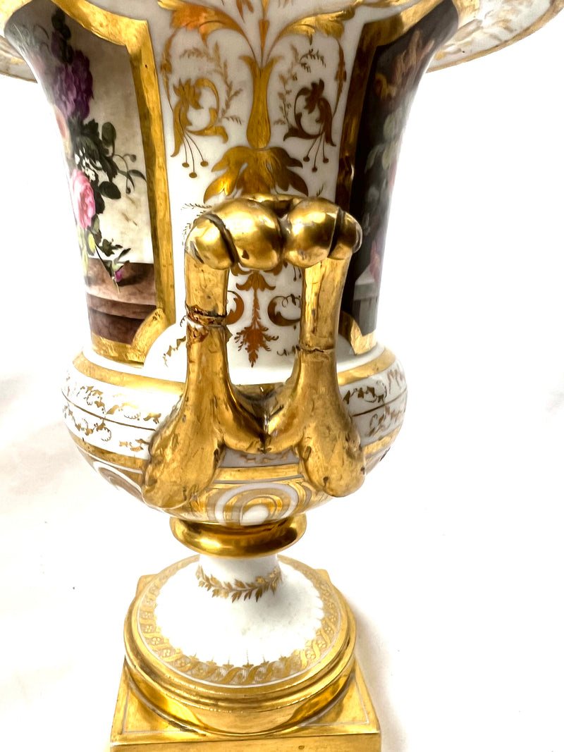 Paire de vases Medicis couverts cassolette en porcelaine de Paris vers 1830