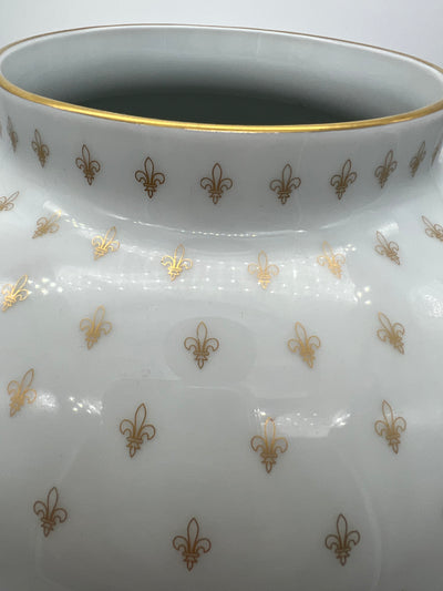 Vase Limoges Tharaud blanc avec fleur de lys doré