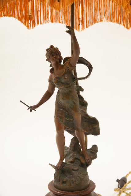 Lampe avec statue de femme signée auguste Moreau 19ème