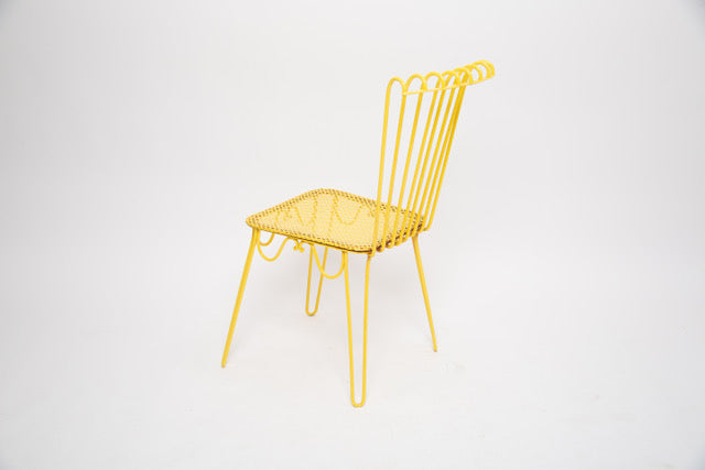 4 chaises jaunes Mathieu Mategot modele Cap d&